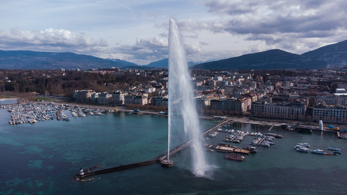 The Jet dEau Fountain of Geneva